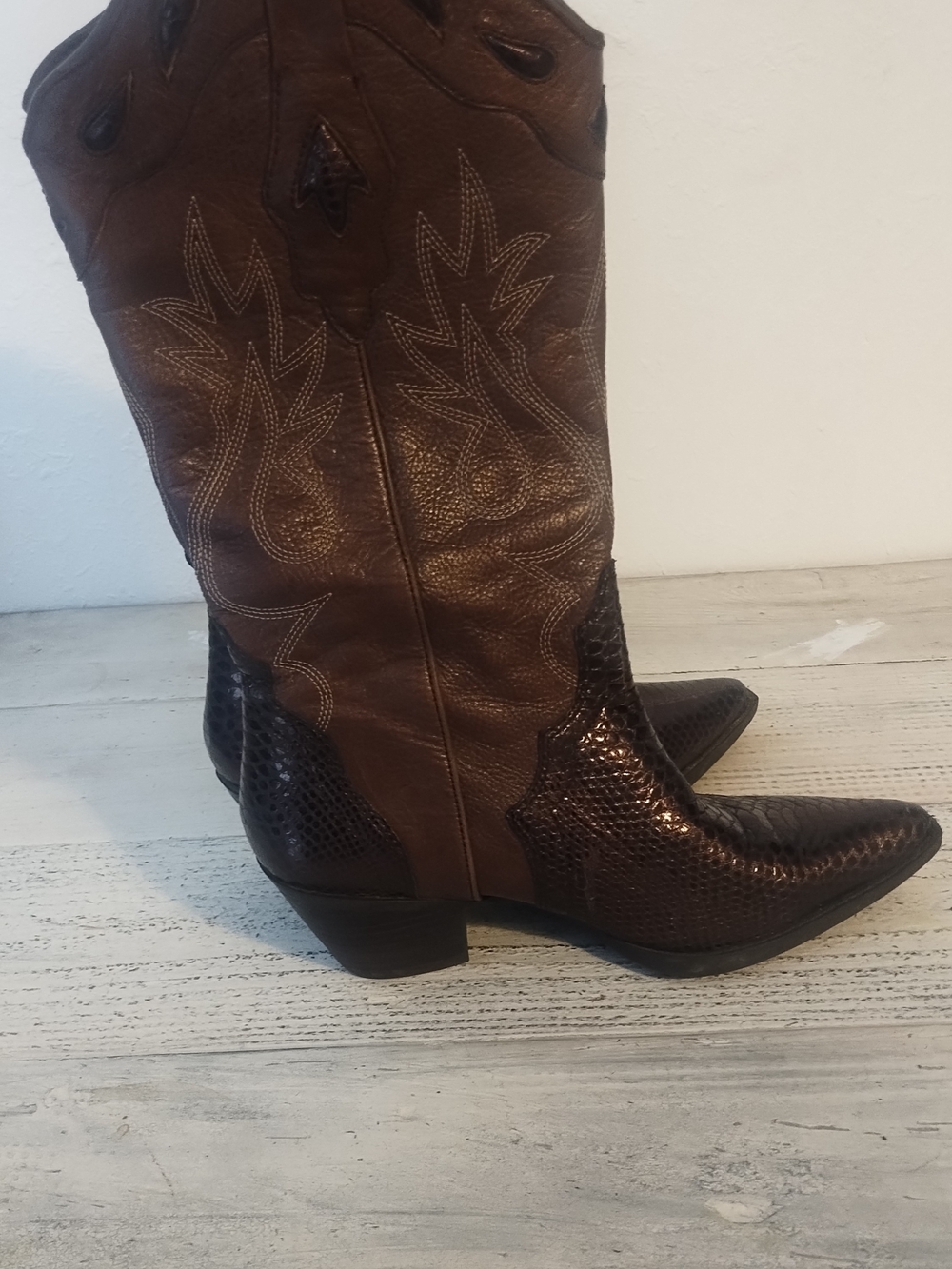 REBA mcentire cowboy boots wear on toes WOMENS SIZE 6 /leather
